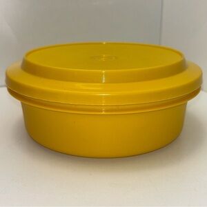 Tupperware Seal ‘n Serve daffodil yellow bowl with lid